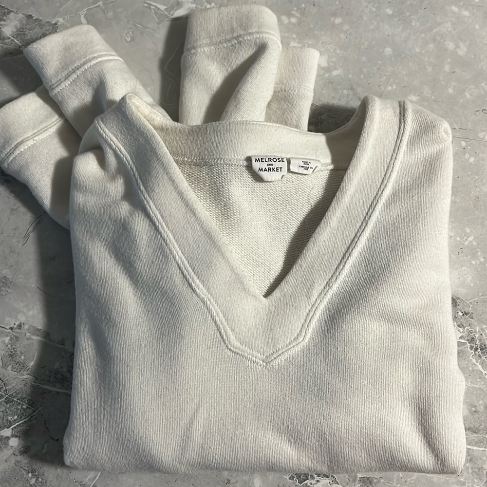 White v neck sweatshirt